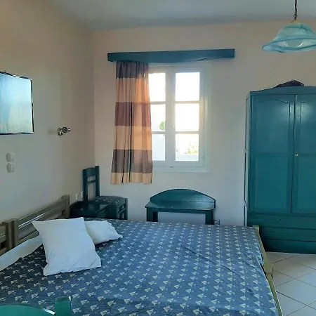 Joanna's On The Pláka