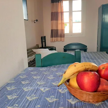 Joanna's On The Pláka