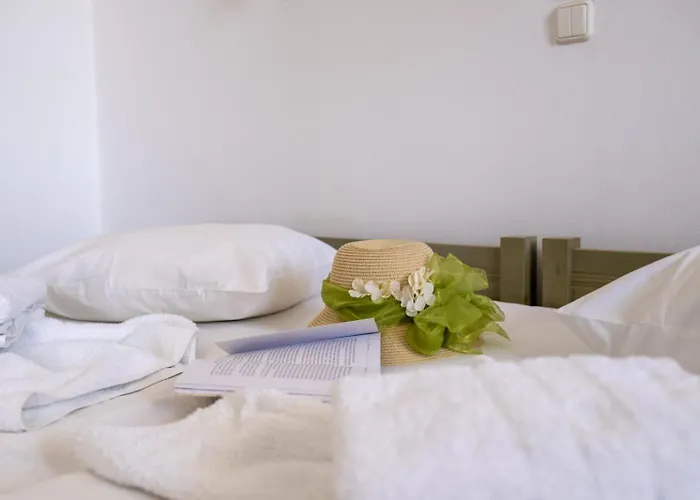 Joanna's On The Pláka