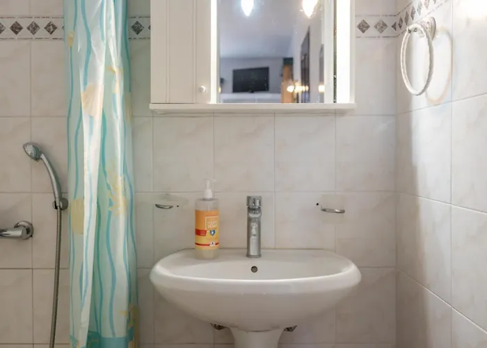 Joanna's On The Pláka