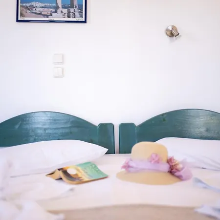 Joanna's On The Pláka