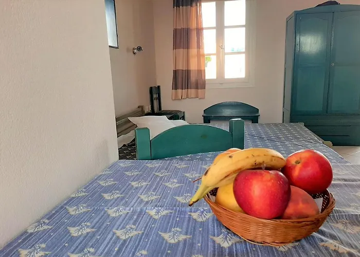 Joanna's On The Pláka